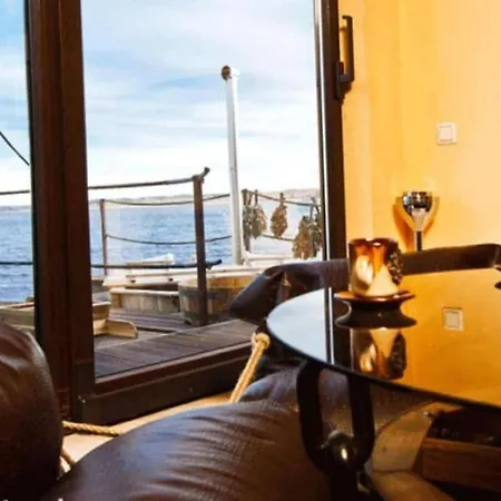 Green Island Floating Cottage *